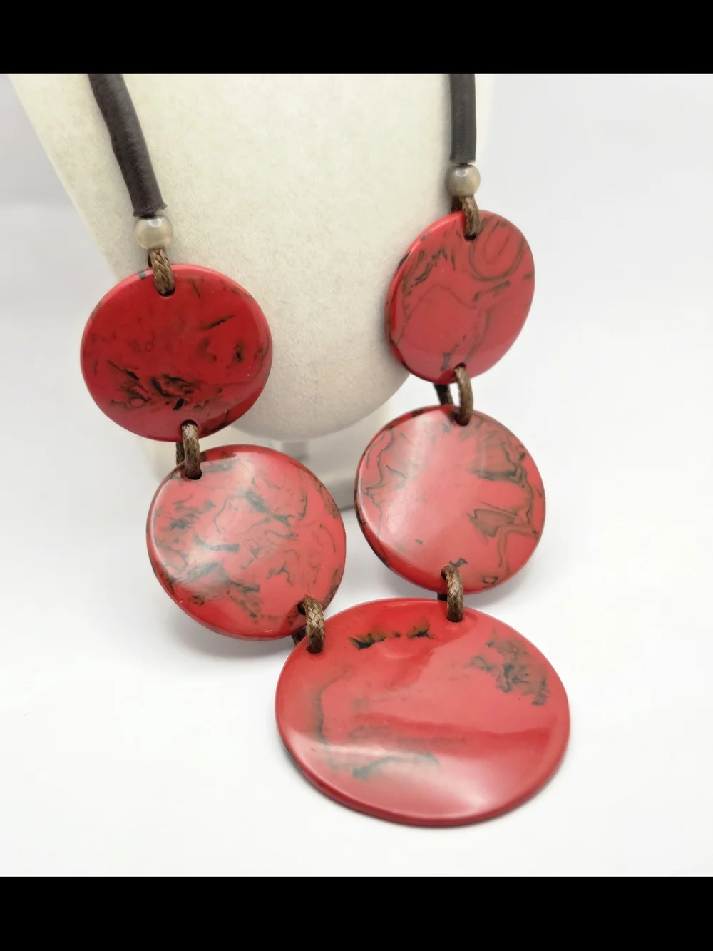 Chunky Red Swirl Resin Disc Statement Necklace Leather Cord Shell Button 24